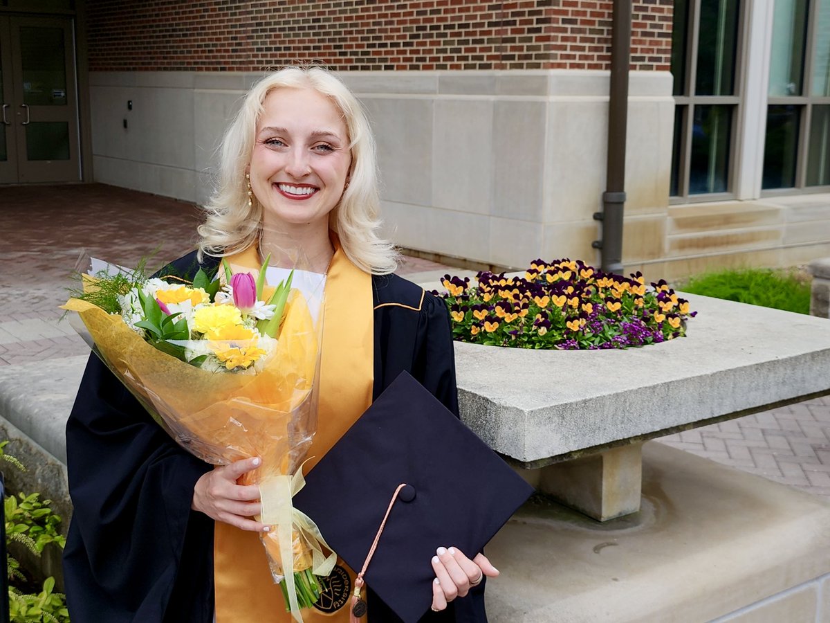 maddielou_cs's tweet photo. Graduated college. Time to start the CS grind again https://t.co/clelGnObkK