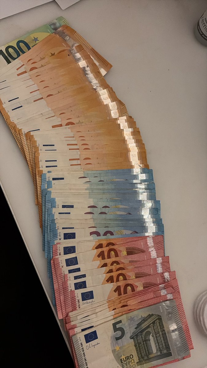 riotsafrm20's tweet photo. euros so pretty https://t.co/Jk6KjZaNFJ