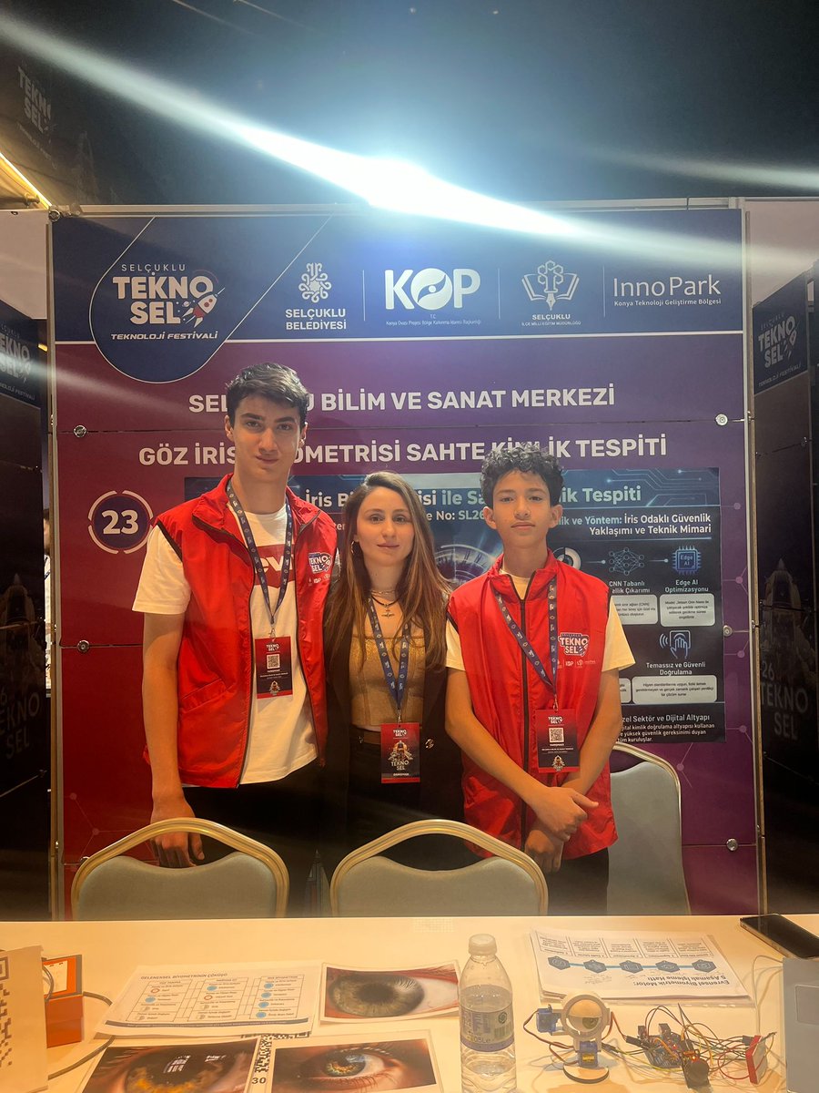 selcuklu_bilsem's tweet photo. Mehmet Kaan ARIN ve Burak Said Çatarmut göz iris biyometrisi ile sahte kimlik tespiti,  biyometrik kimlik doğrulama uygulamalarını içeren projelerini danışmanları Özlem Ulus'la birlikte Teknosel'de başarıyla sundular. Öğretmen ve öğrencilerimizi tebrik ediyoruz. https://t.co/HcABmTuRle