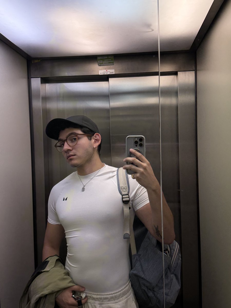 drew_pixels's tweet photo. hoy google photos me recordo de lo extremadamente delgado que estaba en 2019/20, y siento que aun no estoy en mi fisico deseado pero kinda proud de estar progresando, normalmente no aprecio mi progress daily https://t.co/JGjrVR2FfK