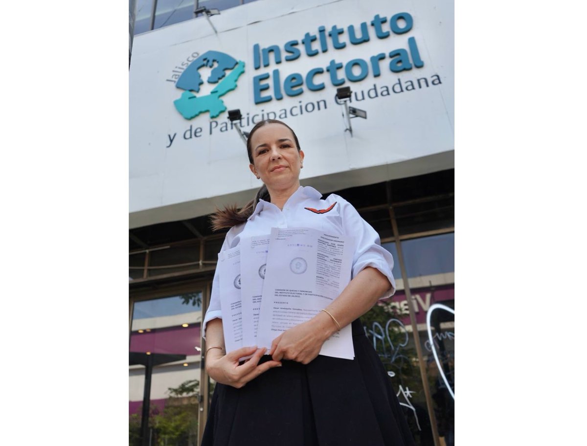 MirzaFloresG's tweet photo. Presenté una queja ante el @iepcjalisco por la propaganda anticipada que #Morena ha emprendido desde hace tiempo. Son bardas personalizadas, fuera de tiempo y claramente orientadas a posicionar a ciertos personajes violando la ley electoral. https://t.co/kmKV6HK3AC