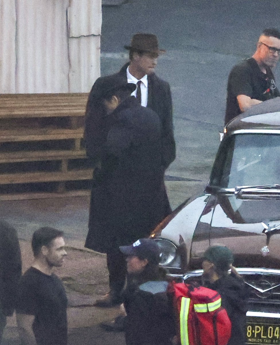 hemsnews's tweet photo. Chris Hemsworth films ‘KOCKROACH’ in Sydney. https://t.co/Z1bFoJGoLx