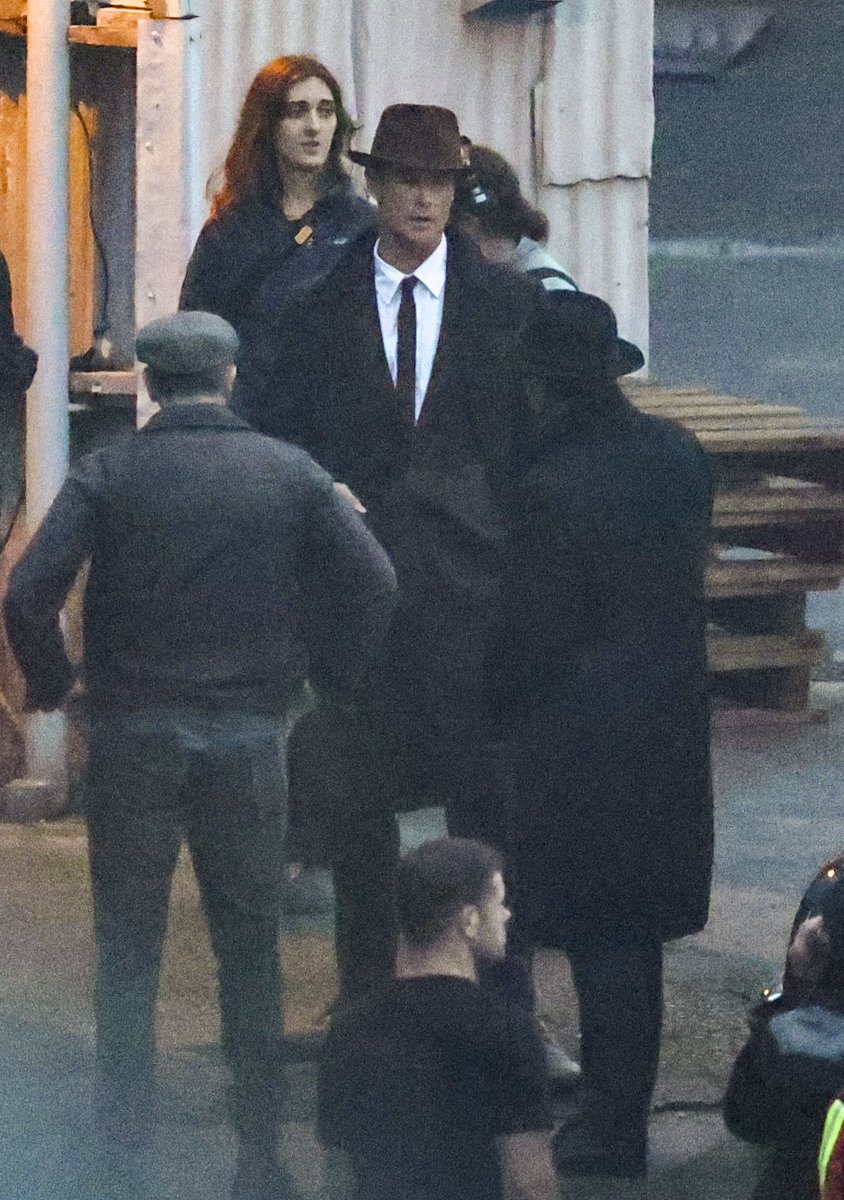 hemsnews's tweet photo. Chris Hemsworth films ‘KOCKROACH’ in Sydney. https://t.co/Z1bFoJGoLx