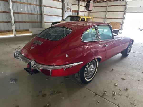 AkronAutoAuctio's tweet photo. 🐆 Here's a rare gem running in the 🚨TOW ROW (INOP)🚨 Sale tomorrow @ T-12! Open to the public.

1971 @Jaguar E-Type | 27,208 miles 

Bidding begins at 8:30am in the PHOTO BOOTH. Don't miss it!

#akronautoauction #etype https://t.co/nKADSCWd8P