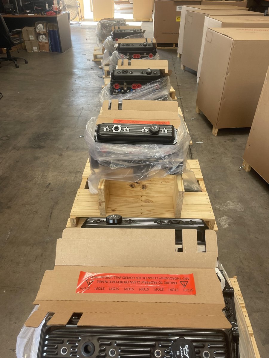 EagleEngine's tweet photo. New GM 5.7L Marine Engines In Stock &amp; Ready To Ship Nationwide ⚓

2541-S1 Long Block

Fits 1996-Current Applications

Compatible with:
MerCruiser
OMC
Crusader
Cobra
Volvo Penta

Call today 📞
(800) 811-9328 https://t.co/rFsoX9XV32