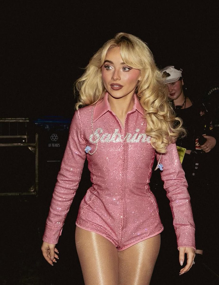 chlo 𝜗𝜚 tweet media