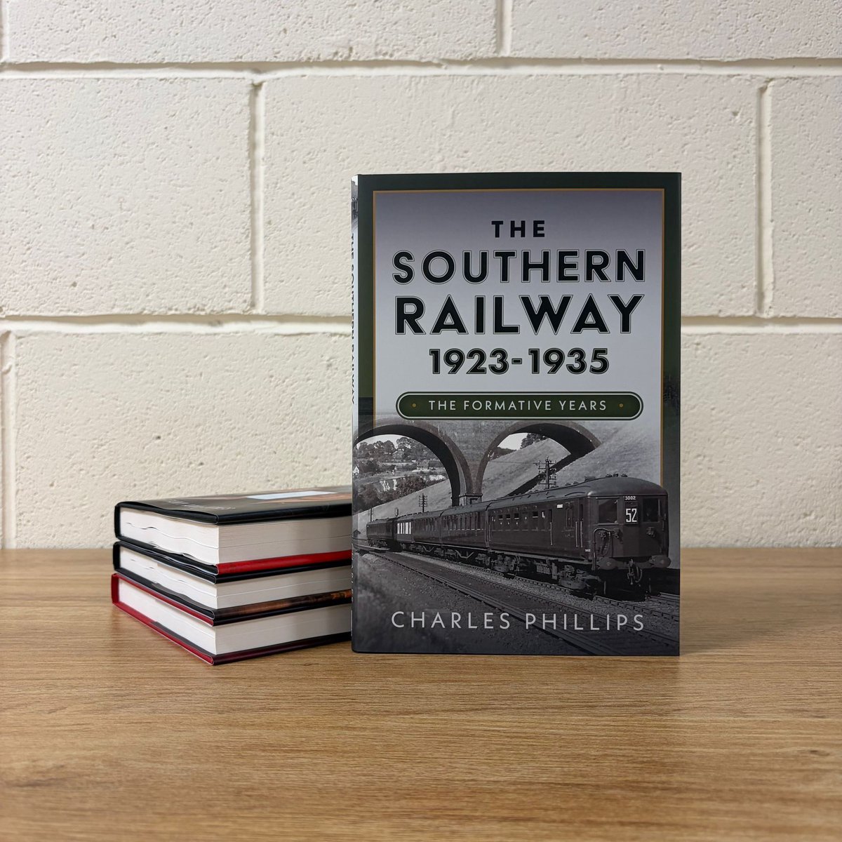 TransportPS's tweet photo. #NewBook Now in stock:

📖 The Southern Railway 1923 - 1935 by Charles Phillips

🛒 https://t.co/aqR2Mlr46V https://t.co/AVhbuBGjFY