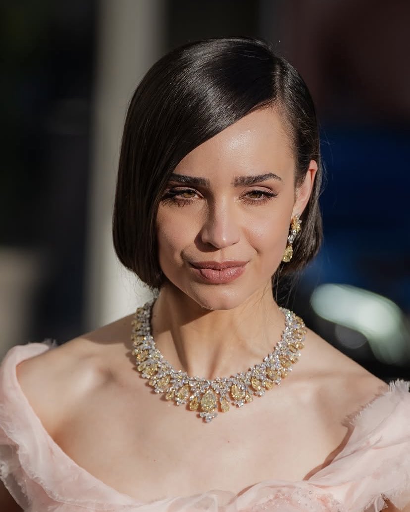 Naomi_loves_Sof's tweet photo. New pictures of @SofiaCarson at Cannes 🤍✨

She’s so unreal!!! 🫶🏻 https://t.co/XLQhjtXj77