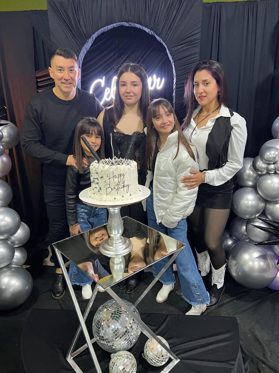 Cami_Pilonee's tweet photo. Amoreeeees🥰❤️ https://t.co/O3gPfOGbCI