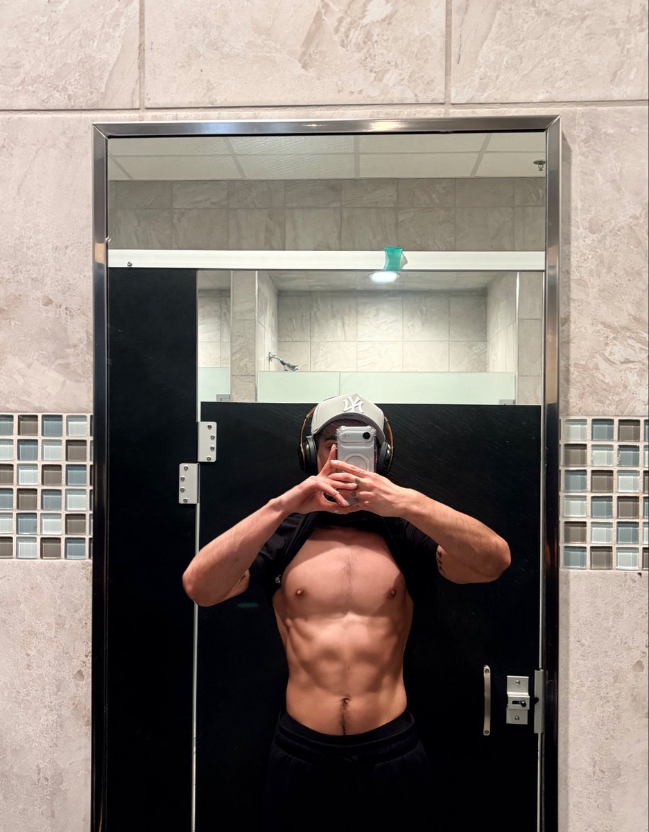 exgo4t's tweet photo. Summer bod pending… https://t.co/kMFoLaZQRk