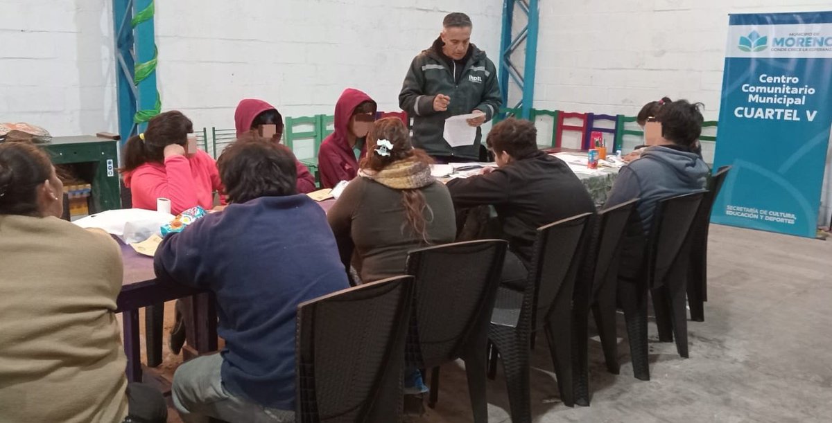 DiatMoreno's tweet photo. 🌱 Hoy comenzamos con mucha alegría el Taller de Huerta en el Centro Comunitario 6 de Enero que  nace con el objetivo de compartir y fortalecer el trabajo comunitario a través del cuidado de la tierra y la producción de alimentos.
@MorenoMunicip
@Sedronar https://t.co/s3p28ThLsU