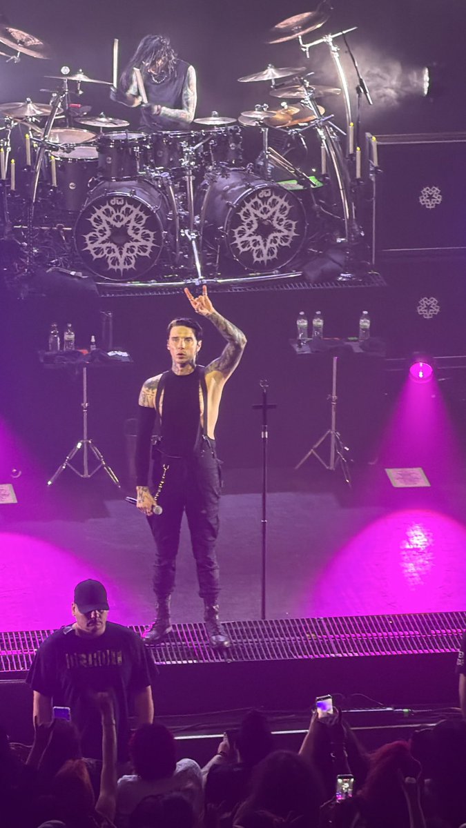 AndySixMic's tweet photo. 🔥 #bvbarmy https://t.co/QfJ51uKkzp