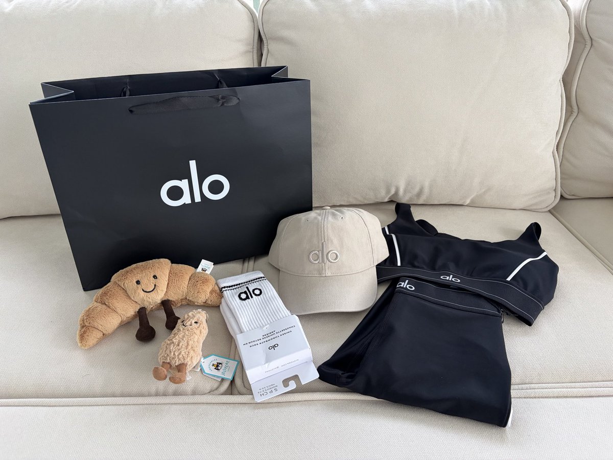 hlttweed's tweet photo. 早速aloとJellycatでお買い物🛍️
夫がプレゼントしてくれたありがとう🧚 https://t.co/uG8iU273Nr