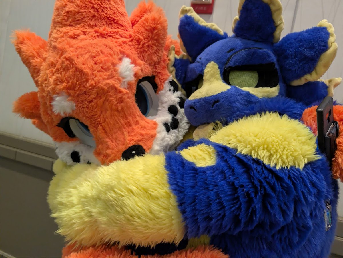 rynnesis's tweet photo. Goodbye FWA!! This was a really good con this time around! I got to hang out with my pals and meet new friends along the road! Can't wait till next year!!

I know I'm late on this but better late than never right?? 
#FWA #FWA2026 #Furryweekendatlanta https://t.co/6hREDoqct4