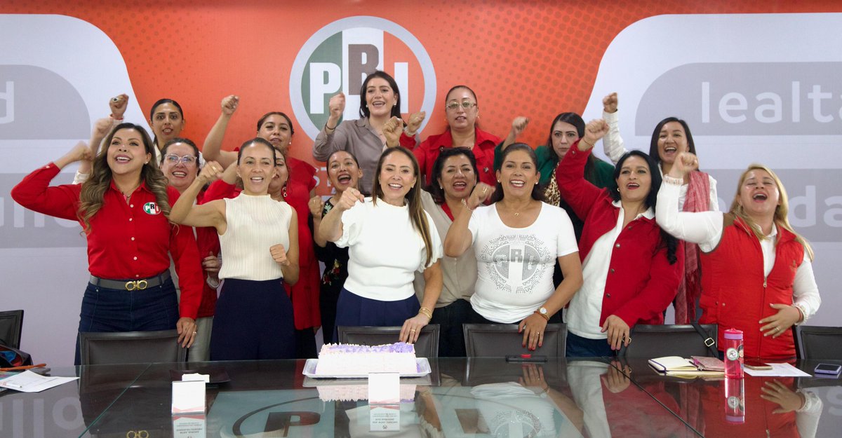 CristinaRuiz_S's tweet photo. Hoy tuve el gusto de reunirme con el @ONMPRIEdo_Mex, mujeres de partido, trabajadoras y comprometidas, que todos los días defienden nuestras causas con convicción.

Gracias por su trabajo, por su unidad y por seguir siendo una fuerza que abre camino y lucha por más oportunidades para las mexiquenses. Juntas, vamos a seguir fortaleciendo la participación política de las mujeres, porque nuestro liderazgo es fundamental para el presente y el futuro del Estado de México y de nuestro país.🇲🇽💯💟

#PRIEDOMÉX #ONMPRI #PRIDeTerritorio