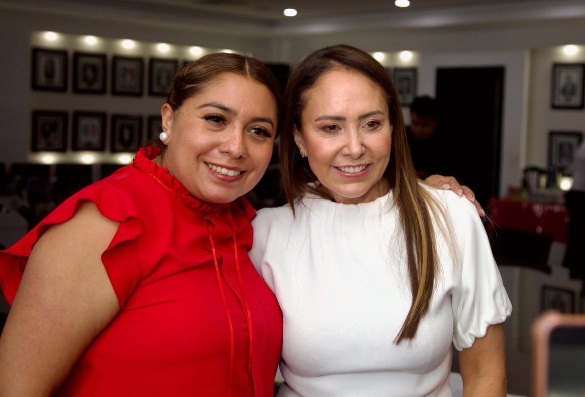 CristinaRuiz_S's tweet photo. Hoy tuve el gusto de reunirme con el @ONMPRIEdo_Mex, mujeres de partido, trabajadoras y comprometidas, que todos los días defienden nuestras causas con convicción.

Gracias por su trabajo, por su unidad y por seguir siendo una fuerza que abre camino y lucha por más oportunidades para las mexiquenses. Juntas, vamos a seguir fortaleciendo la participación política de las mujeres, porque nuestro liderazgo es fundamental para el presente y el futuro del Estado de México y de nuestro país.🇲🇽💯💟

#PRIEDOMÉX #ONMPRI #PRIDeTerritorio