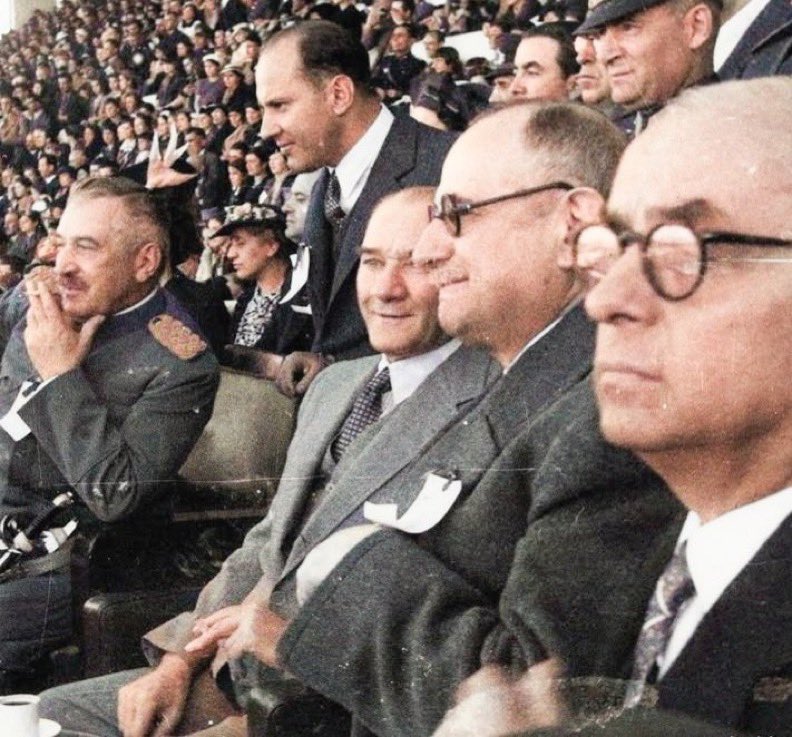 TarihteOan's tweet photo. 19 Mayıs 1938, Gazi Mustafa Kemal Atatürk’ün #19Mayıs kutlamalarına son katılışı… https://t.co/iNxO3vJsTd