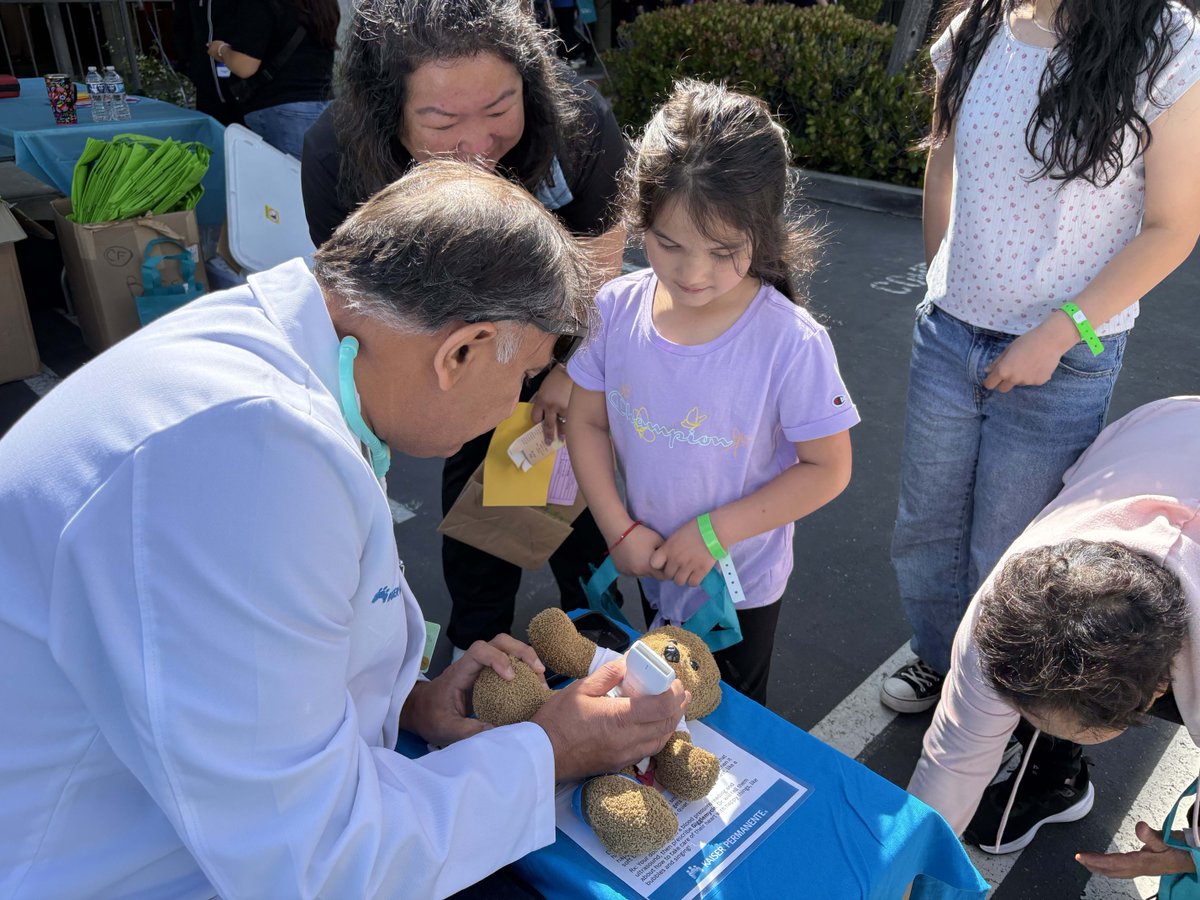 kpeastbayarea's tweet photo. Our Teddy Bear Clinic volunteers diagnosed, treated and healed more than 500 pawsitively cute and furry patients at the 4Cs of Alameda County’s Children’s Fair this weekend. By having kids practice check-ups, they feel empowered, helping to reduce anxiety. 🧸 https://t.co/9qHzRbz9PX