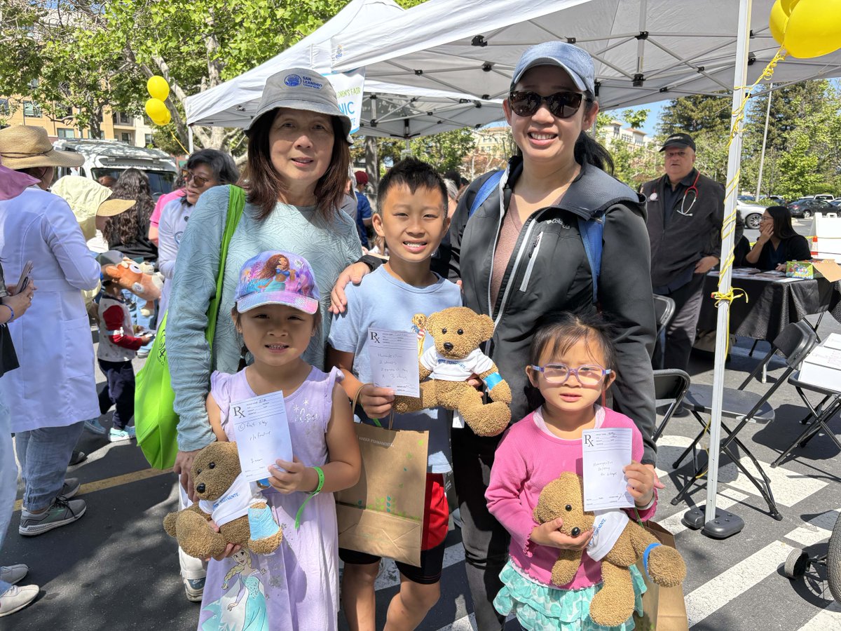 kpeastbayarea's tweet photo. Our Teddy Bear Clinic volunteers diagnosed, treated and healed more than 500 pawsitively cute and furry patients at the 4Cs of Alameda County’s Children’s Fair this weekend. By having kids practice check-ups, they feel empowered, helping to reduce anxiety. 🧸 https://t.co/9qHzRbz9PX
