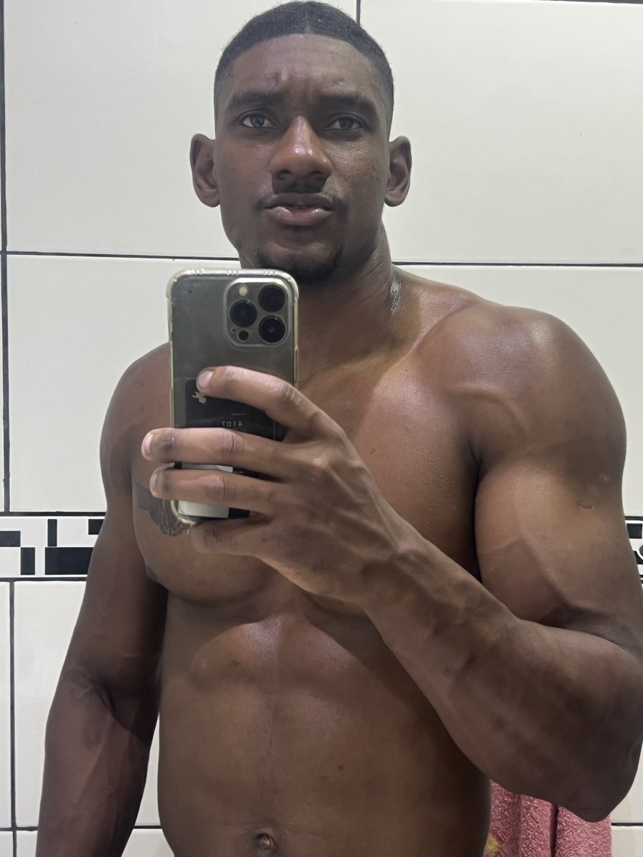 HendersonBarce2's tweet photo. 🦍🇧��� https://t.co/IprMlWjJoO