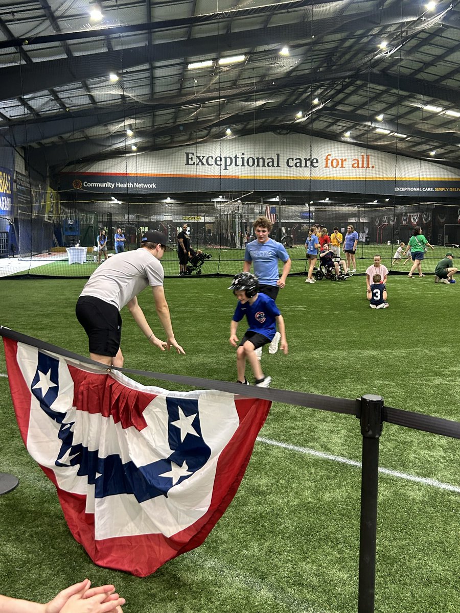 2028_IndySharks's tweet photo. WHAT A GREAT DAY FOR SOME BASEBALL…thanks Miracle League for letting us be apart of the action! ❤️⚾️
@IndySharksBSBL 
@RoundTripperAca 
@JasonTaulman https://t.co/NwJPMTQ0yw