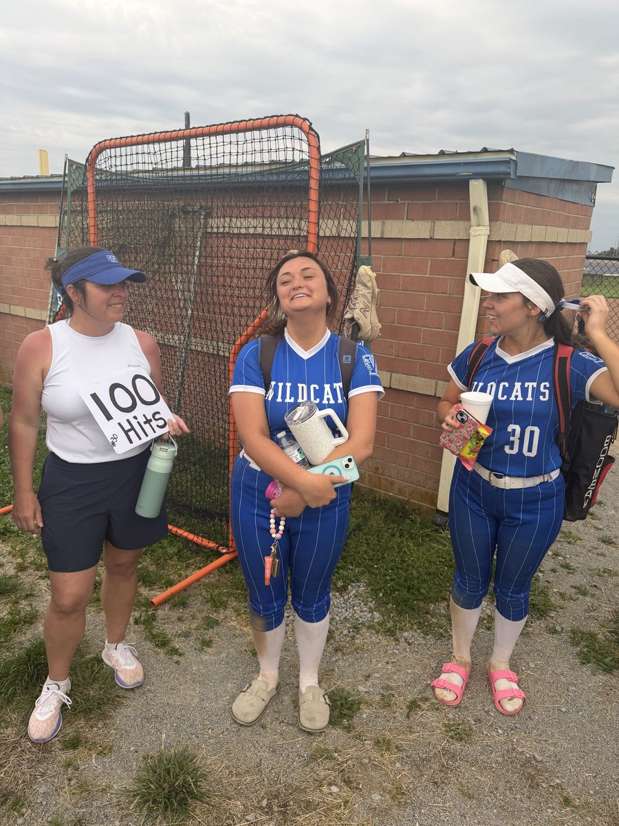 RickHealey24's tweet photo. Congratulations Williamsburg Lady Wildcats🥎🥎. They will now play in the district championship game at Valley view HS. 
Great night for Kay Anderkin on her Birthday 🎂! 4 hits -5 AB.
Congrats Julia Johnson on her 100 career hit, came on a long home run! https://t.co/NVNCxSDLo0