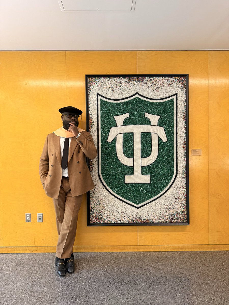 Chocolatey_Doc's tweet photo. I’m The Graduation.The Scholar. The Doctor. The First. The Blessed. 

They told Black boys to "tough it out”, I became a Doctor to tell them they are Safe! 

💚🌊-Roll Wave

#SocialWork  #BlackMaleDoctors #PsychologicalSafety #DSW #MentalHealthMatters #TulaneUniversity https://t.co/y3rJoFcczQ