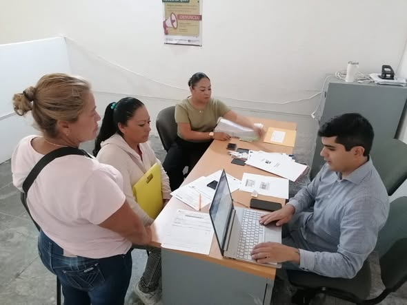 PAgraria's tweet photo. 📍 #Aguascalientes 

La Procuraduría Agraria y el Registro Agrario Nacional iniciaron recorrido por los siete Centros de Atención Agraria (CDAA) del estado, realizando levantamiento de listas de sucesión, asesorías y entrega de documentos agrarios. 📜 

#CDAA #ListasDeSucesión #DocumentosAgrarios