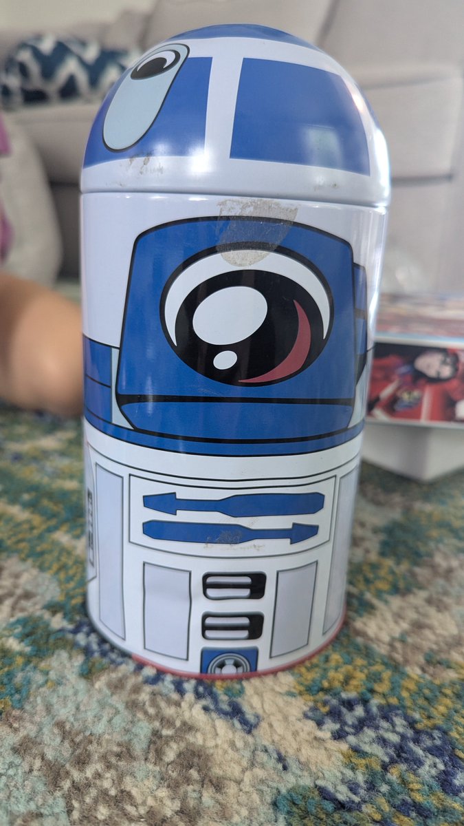 They had several sw puzzles today. Why does the R2-D2 tin look so