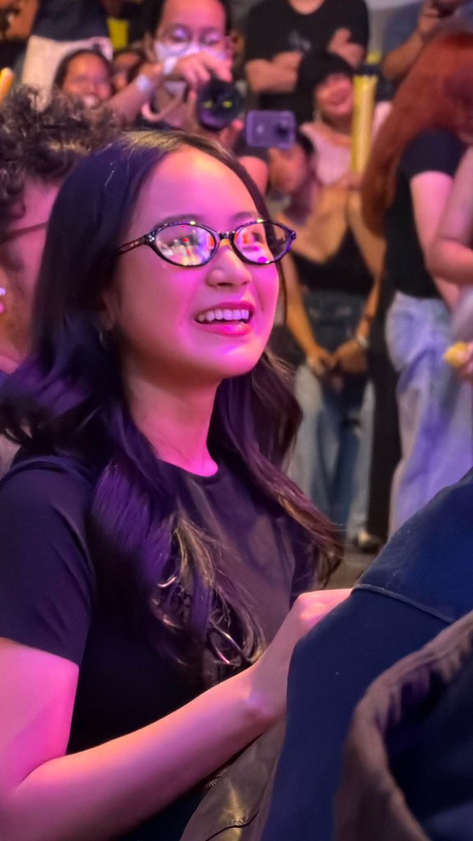heeeathgarden's tweet photo. pero you just found out na gf niya pala yung chinitang med tech tas president ng student council 😔 https://t.co/afhxGgcAnG