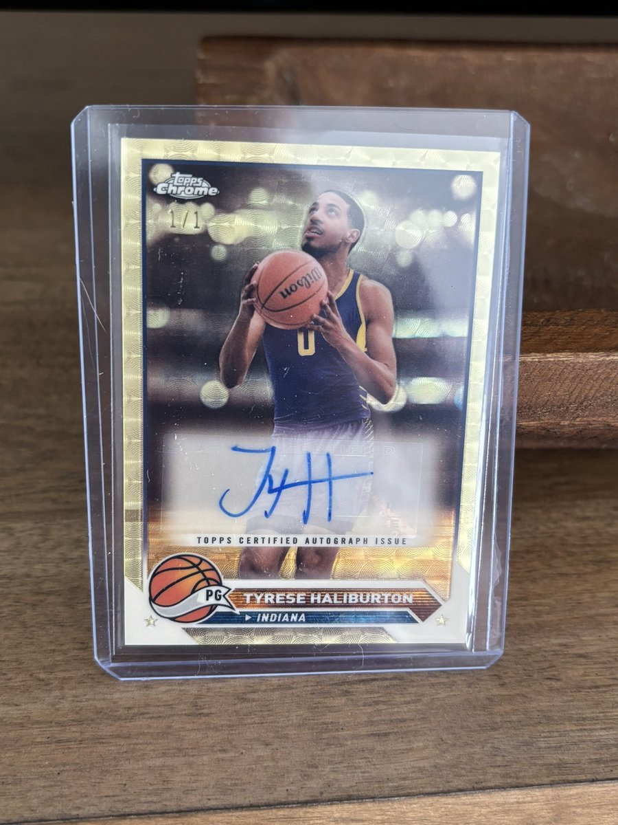 Eblair11's tweet photo. @Hali big fan and just had the pull of a lifetime this past weekend! Didn’t know if you collected or would be interested in this! https://t.co/9TlgmWFfkC