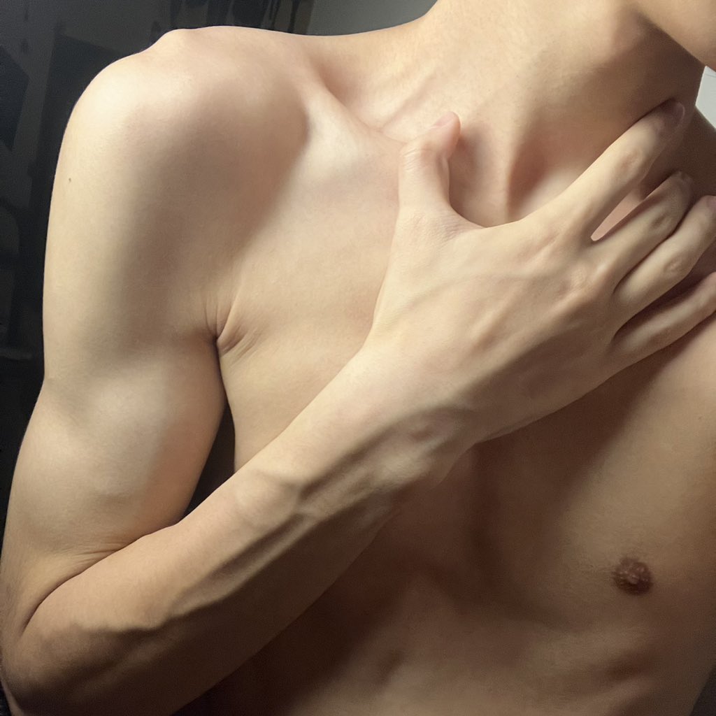 Okayyxxxysyt1's tweet photo. 早知道最开始健身就买蛋白粉了。。#薄肌 #肌肉 #健身 #男高 https://t.co/e0WOM3j3p4