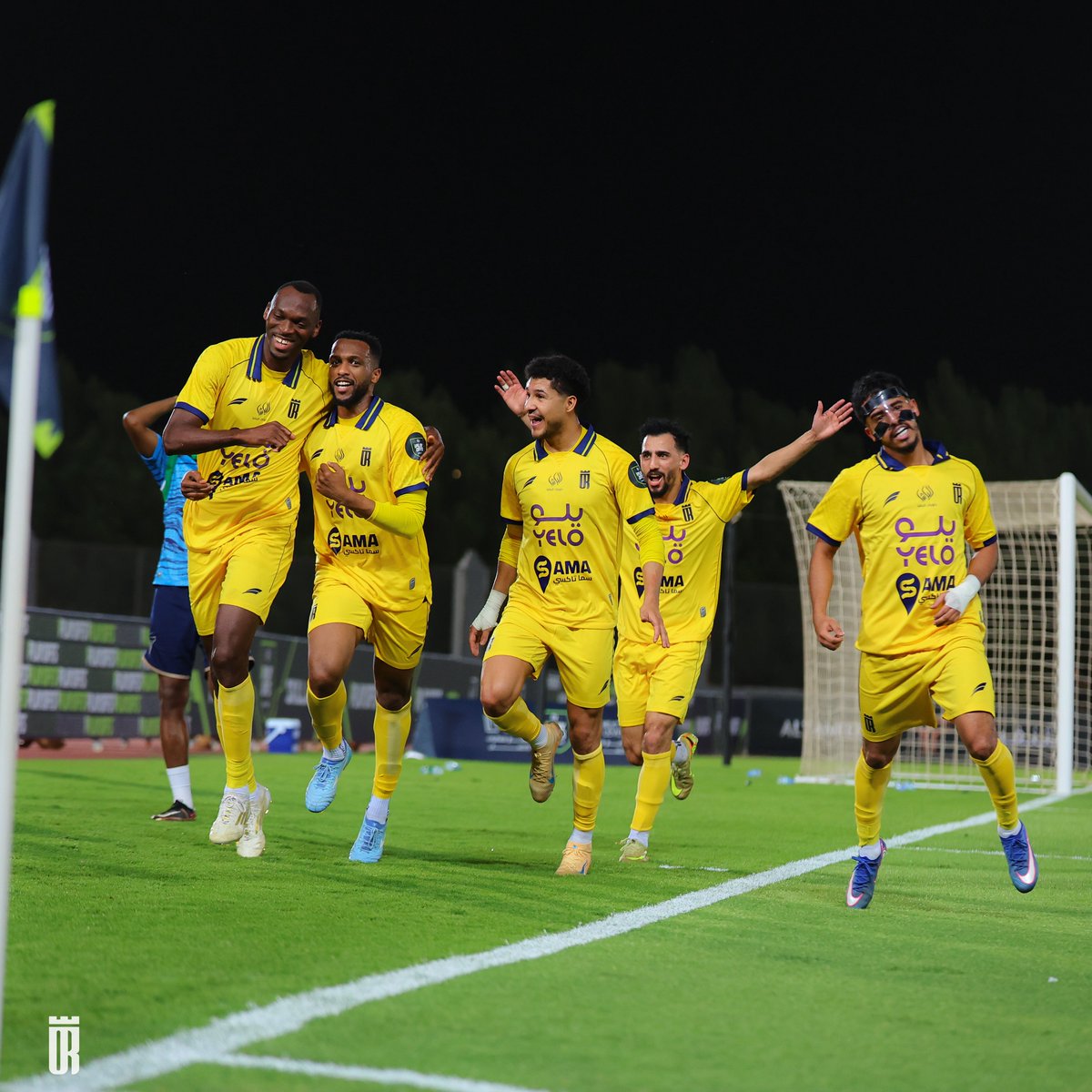 ALOROBAH_FC's tweet photo. 📸| فرحة هدف سيمي 🤩

#العلا_العروبة
#ملحق_الصعود |  #PLAYOFFS https://t.co/3pAHPzOZ0U