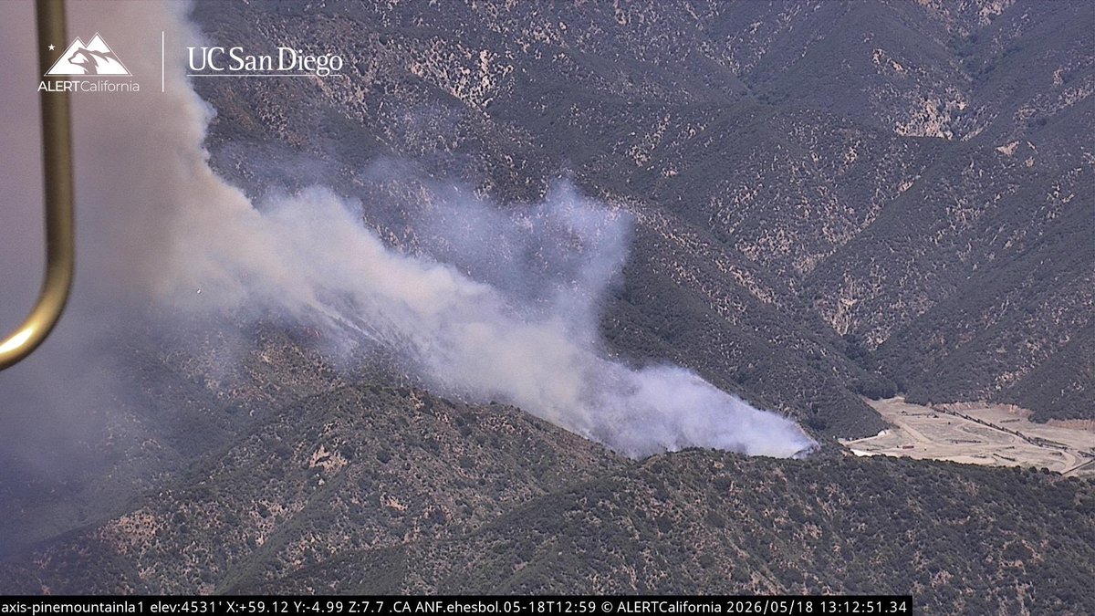 DanielFireTruck's tweet photo. #BurroFire From Air Tanker 73 the Fire is 25-30 acres.
Aircraft Assisting.
Air Attack 330, Air Tankers 72, 122.
Helitanker 47.
A Request was made for Additional Helicopters but they are (UTF) Unable to Fill. https://t.co/4K2LG1itSO