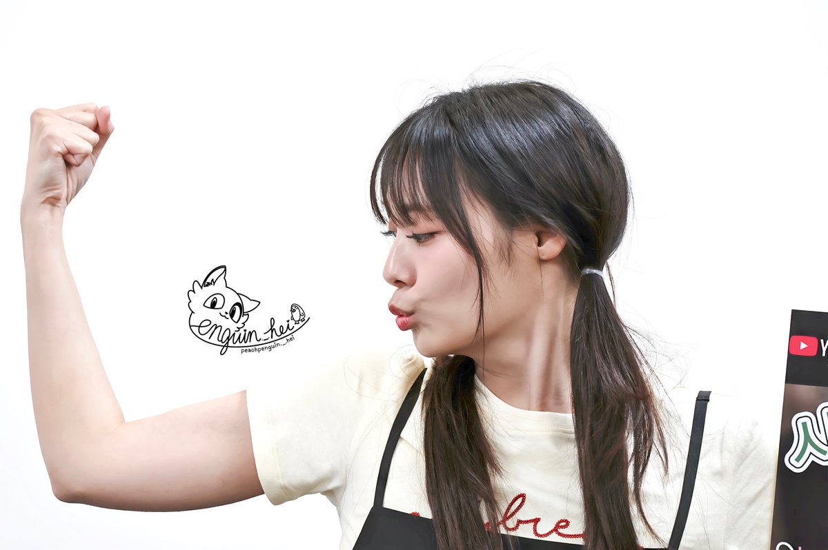 HeiHei8811's tweet photo. QWER

20260509 offline Fansign 

너무 무서워….

@siyo_min @hapycb @magentaof62 

#QWER #시연 #마젠타 #쵸단 #히나 https://t.co/U5Zx8lR8fL