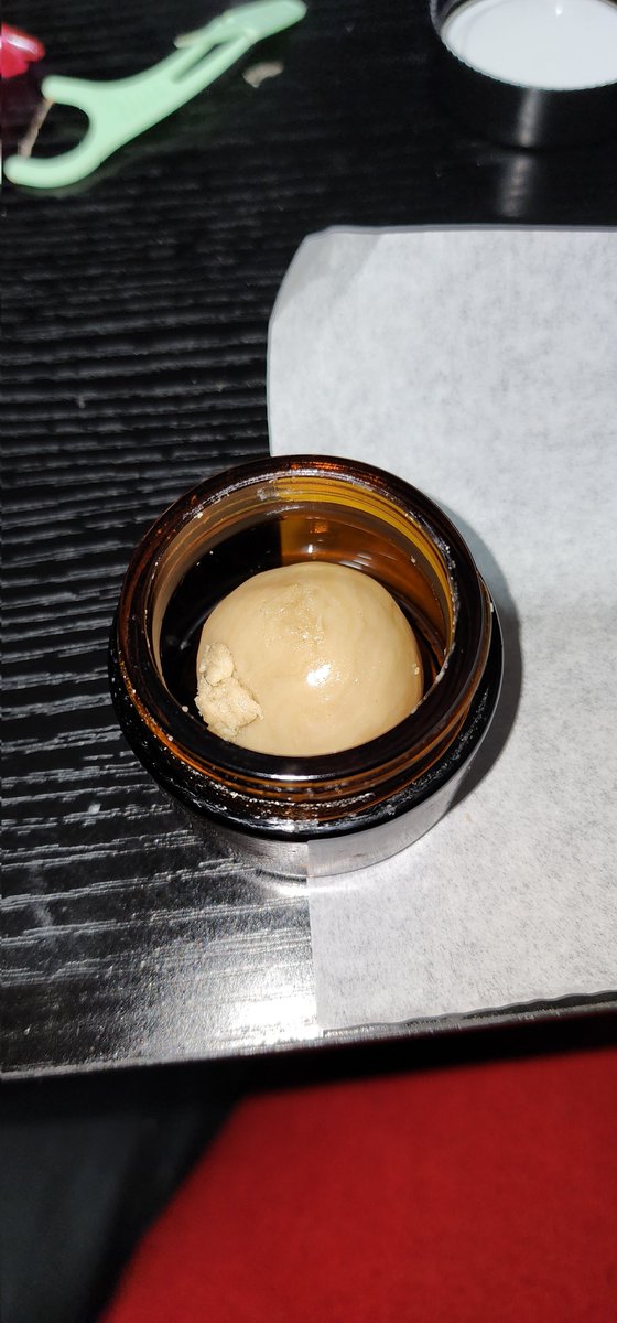 RocBud's tweet photo. $196 dollar press 😅 No freeze dryer tech!! This Strawberry Slurri Auto Live hash rosin came out so 🔥🔥 Strawberry Juicy fruit 😋 this is perfect for me 👌 Freeze Dryer might stay in the box im ok with this.. #hashvactech might save me 2000$ #homegrown meds!!! https://t.co/9faSLQxxUc
