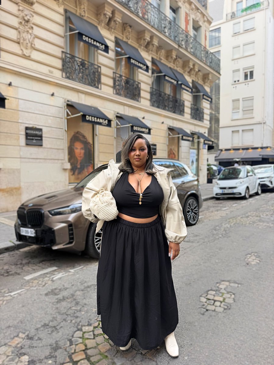 VeraVersU's tweet photo. Fell in love with myself in Paris https://t.co/iJHaiCCEnK