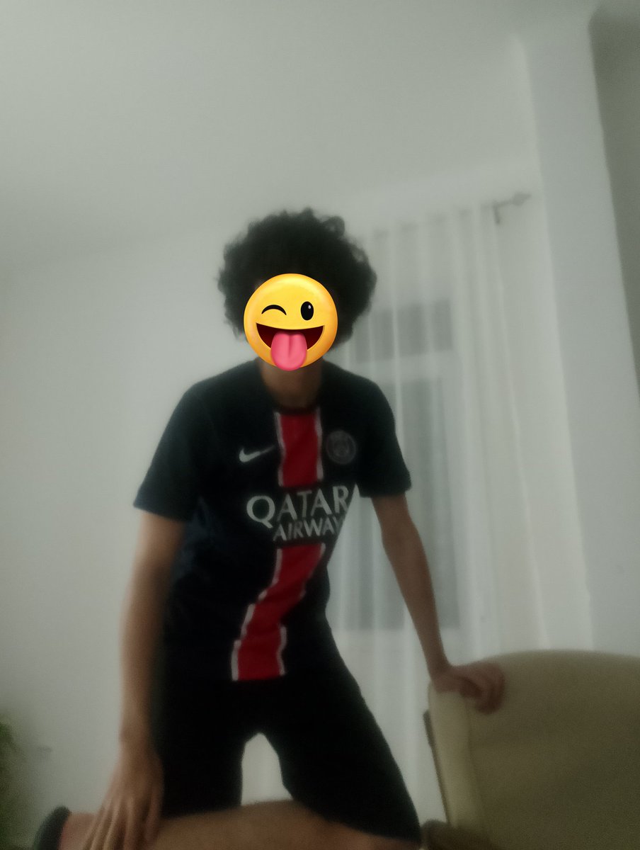 CheikhAlex2's tweet photo. Lekbir PSG westani CITY 😭😭 mziya sghir wlid babah https://t.co/u9DBLyZJ8t