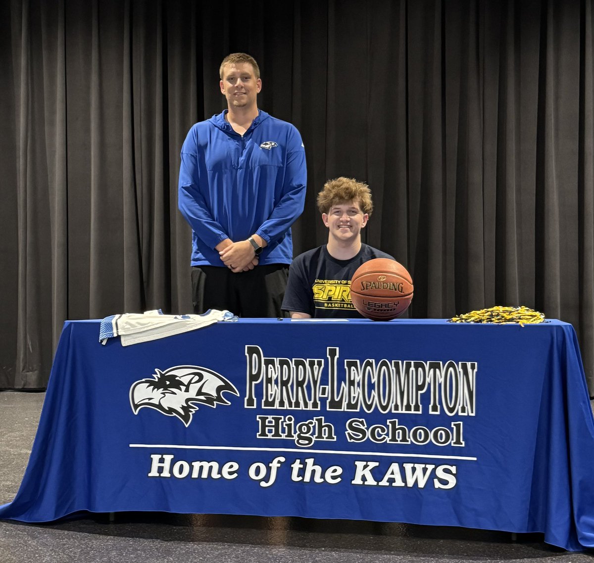 RonnieBaker26's tweet photo. #committed to St. Mary’s university @USM_basketball 
Thank you to my coaches, friends, and family who supported me along this journey.
@SSA_Hoops @CoachSimmonsM @Carmichael_USM @RL_HoopsKS https://t.co/MwBvKq259v