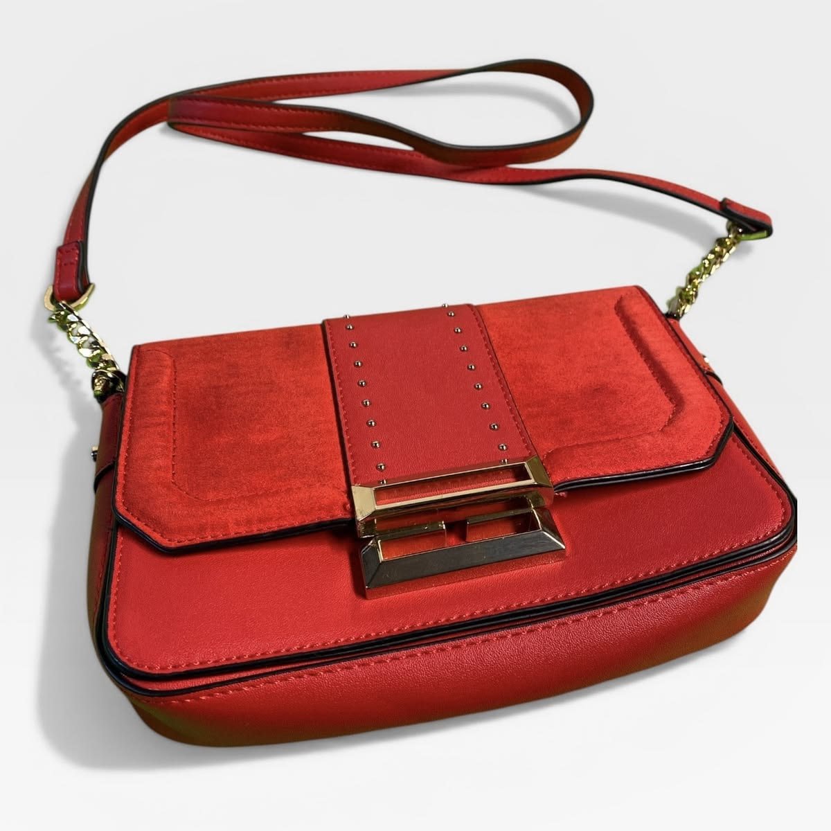 Ol___ivia's tweet photo. Secure the bag literally. 😉👜 This beauty just restocked! https://t.co/vXpppn3cqP