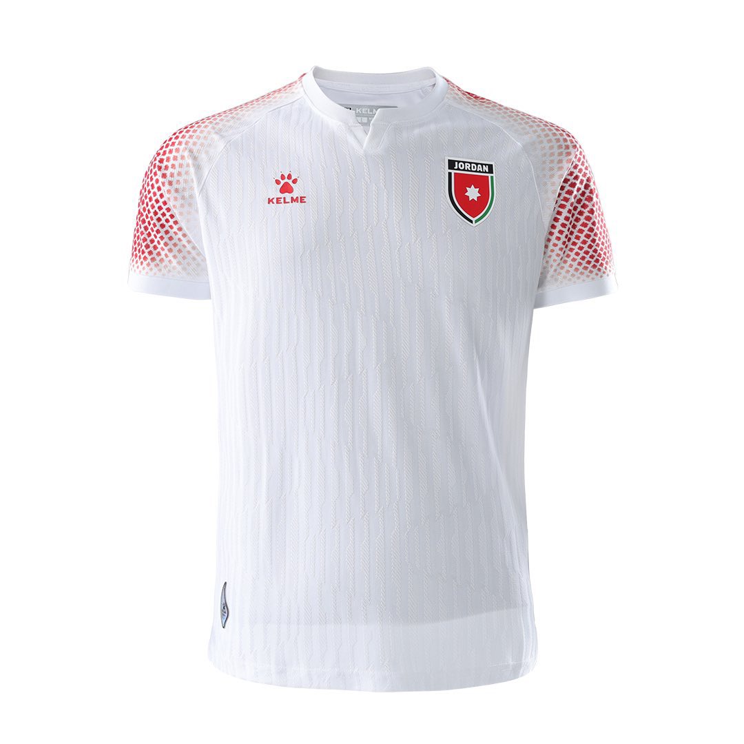 Kelmesports's tweet photo. Presentamos la nueva equipación de @JordanFA para su primer Mundial.

Rojo y blanco que representan la pasión y la identidad nacional; negro y lila para rendir homenaje al Iris Negro, flor nacional y símbolo de resiliencia.

Creada para vestir a un país que ya sueña en grande. 🇯🇴 https://t.co/0xUrYUh43T