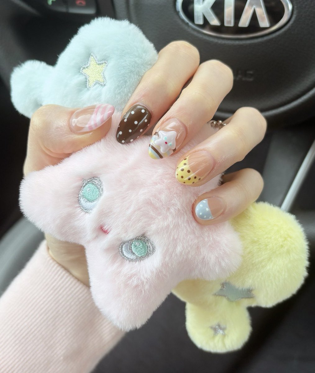 euijootype's tweet photo. ive been mia recently but i just got some #wishful nails and have to show yall 🤍✨🪽 https://t.co/d9jweaIxmV