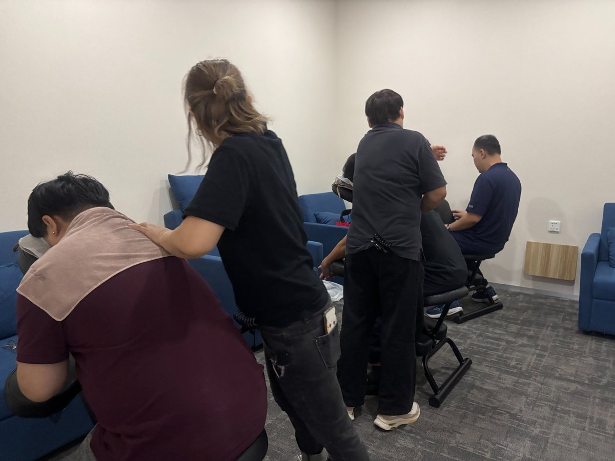 VantageDC's tweet photo. At Vantage, respect is one of our core values—and it begins with how we care for our people and the communities around us.

Our Hong Kong team recently came together for a series of wellness activities designed to recharge and reconnect. From the calming vibrations of in-office singing bowl meditation to the quick reset of chair massages at our HKG campuses, we took time to pause and prioritize well-being.

We also extended this spirit of care beyond the workplace through volunteering at New Life Rehabilitation Association. Our team accompanied elderly service users in indoor exercise sessions and supported their floral art social enterprise by participating in a floral arrangement class.

These moments strengthen connection and purpose as we continue building a thriving workplace together.

#VantageAPAC #GivingBack #EmployeeExperience #CommunityImpact #WellbeingAtWork