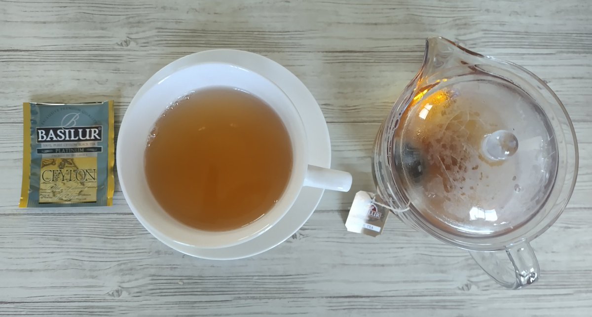 tea_camp_yt's tweet photo. 朝紅茶。
BASILUR PLATINUM。
今日も暑い🫠

#木漏れ日のお茶会
#茶好連
#BASILUR
#PLATINUM
#紅茶を嗜む https://t.co/IRWGZji5GH