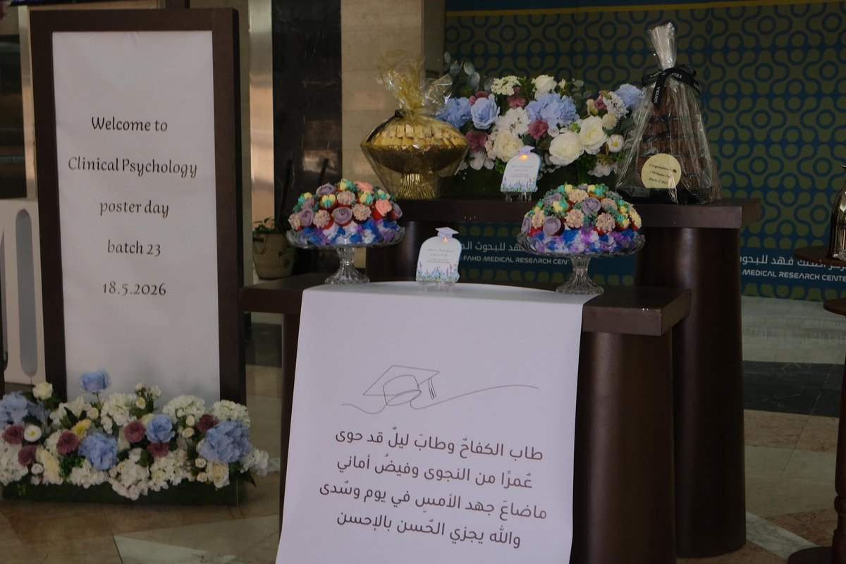 ayat24a's tweet photo. الحمدلله حتى يبلغ الحمد منتهاه 🤍✨

تم اليوم عرض بحث تخرجي، ومشاعري فعلًا لا توصف تجاه هذه اللحظة🥹🎓.

وأشكر من كل قلبي مشرفتي العزيزة د. فاطمة الغنامي على جهودها ودعمها طوال السنة 🤍🌸 https://t.co/msjevMSIN8