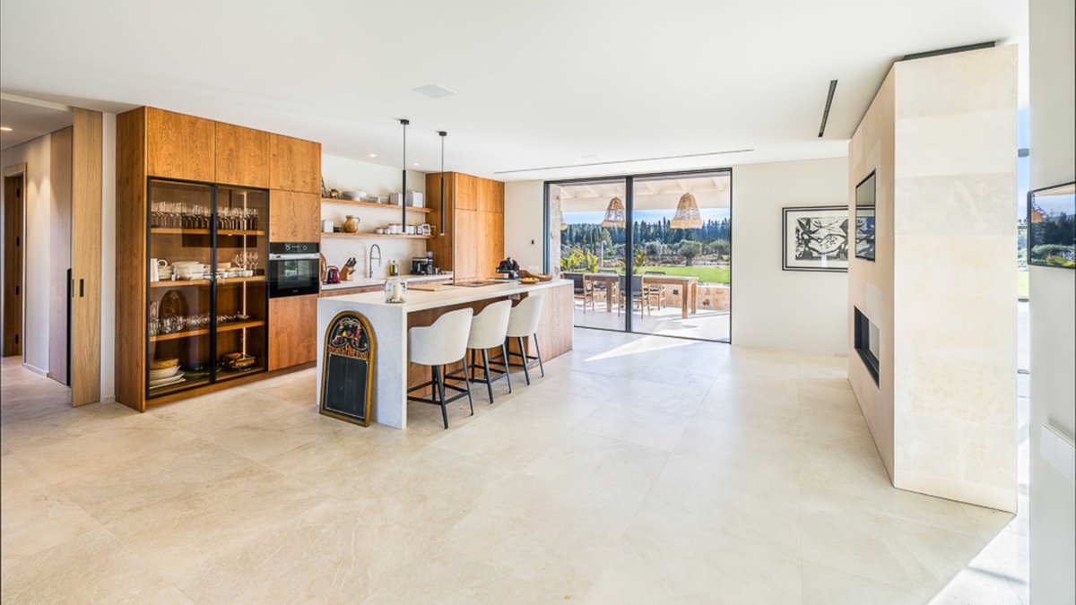 MansionGlobal's tweet photo. Mallorcan Finca Combines Rustic Living With Modern Style—and Boasts a 12-Acre Vineyard https://t.co/u77qck0Wzd