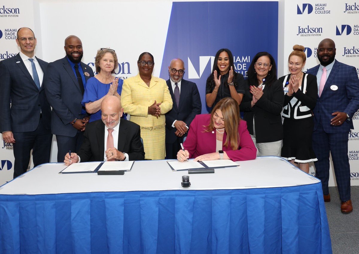 Miami Dade College tweet media