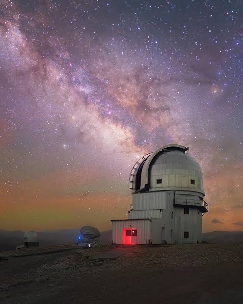 Naziyahfatima's tweet photo. This scenic beauty is from the Night space observatory in Hanle Ladakh India ..
So clear so mysterious zero pollution.
It's 2:52 Am and even in the quietest hours of night , i am learning how strong i really am ... Or maybe i think that I am .. 
Unhappy mind
Sleepless nights https://t.co/dkp2pi8E7a