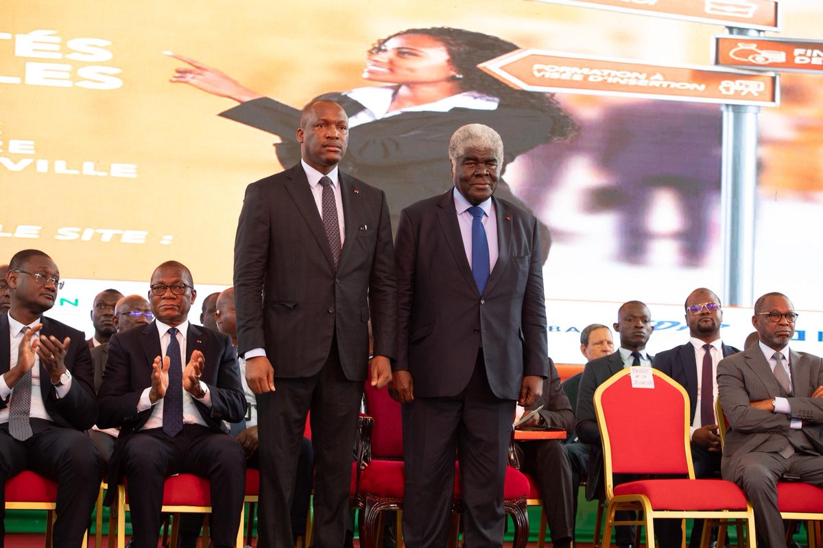keith6sam's tweet photo. Le Premier ministre @beugre_mambe a présidé la cérémonie d'ouverture de la foire nationale de l'emploi, ce lundi 18 mai, au Palais de la culture de Treichville. 
#FNER @EmploiJeunesci https://t.co/iqFMrR3ZoV