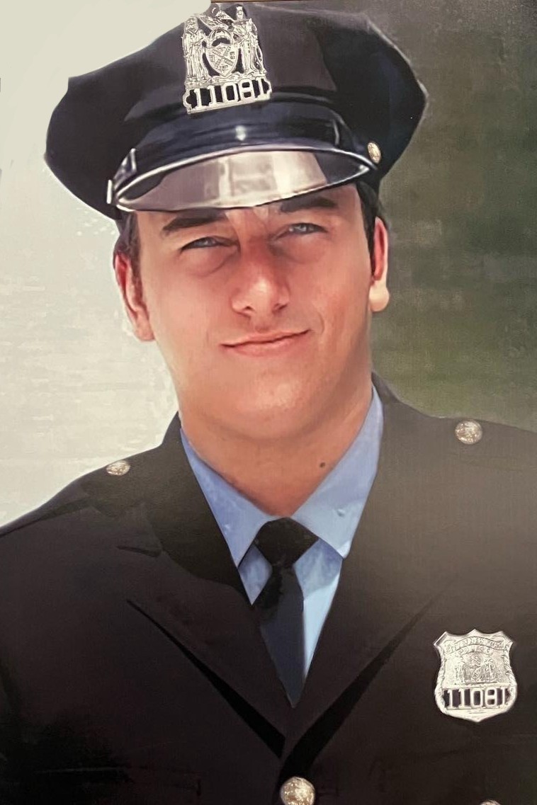 NYCPBA's tweet photo. Remember our @NYPD20Pct brother, P.O. Robert Laurenson, who made the ultimate sacrifice on this day in 1973 after he was shot and killed while taking off-duty action to interrupt a robbery in Manhattan. He is never forgotten. #FidelisAdMortem https://t.co/uVsZXyUQrz